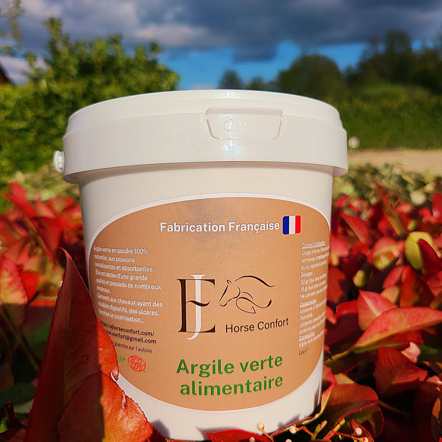 Argile alimentaire pour chevaux, réduit les maux d'estomacs, problème de digestion et améliore l'assimilations des aliments. Procure un joli poil